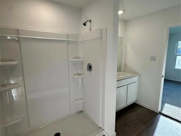 448 Shoreview Dr — Photo 8