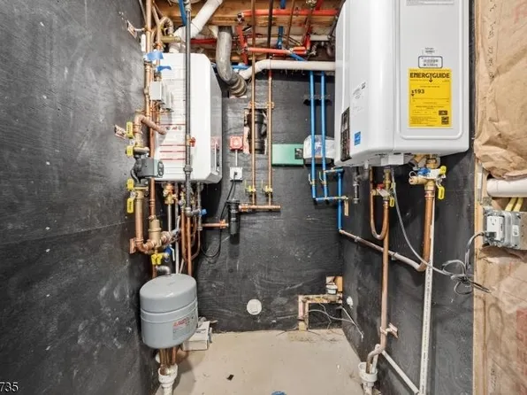 511 Davis Avenue image 5 of 20