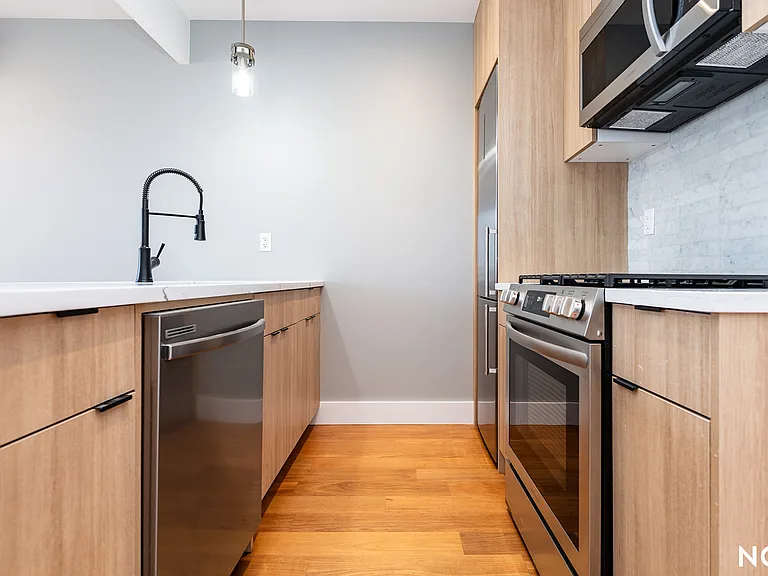 675 E 32nd St #26 — Photo 8