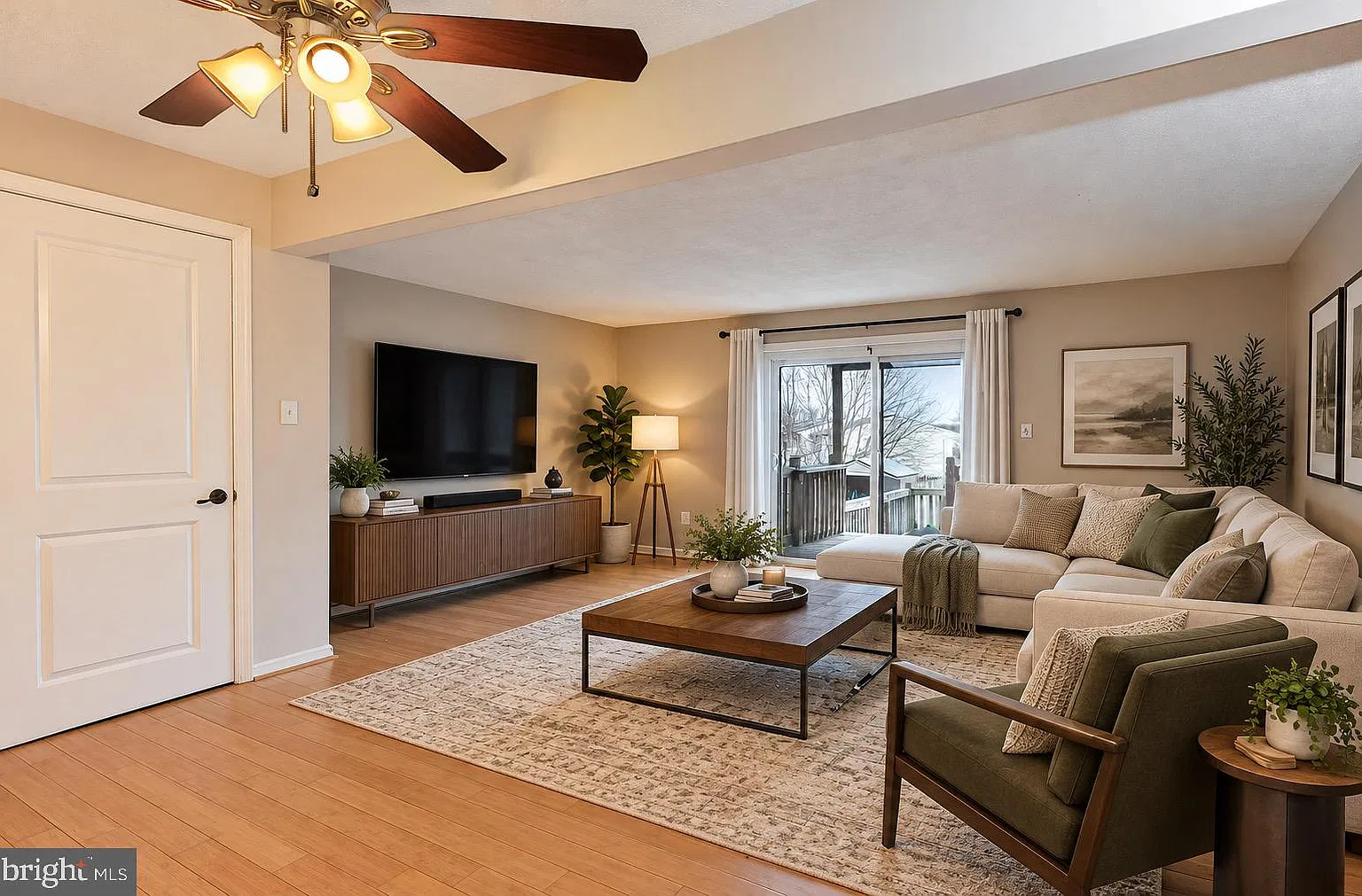 3 bed, 1.5 bath, 1116 sqft, $2,450 — Photo 2