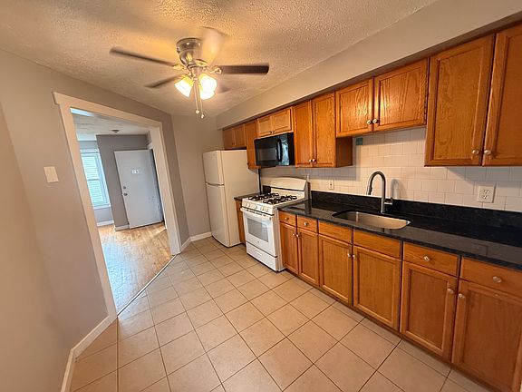 2nd image of 139 Pitman St #2R