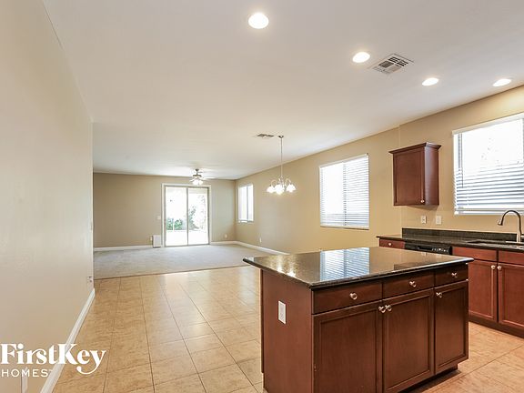 4th image of 1809 W Loemann Dr
