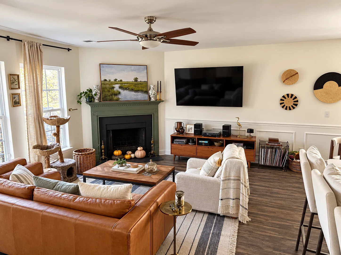 5 bed, 2.5 bath, 2582 sqft, $3,000 — Photo 2