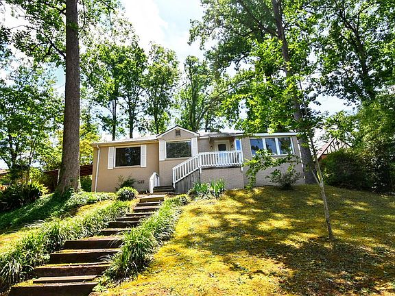 2nd image of 2312 Laurel Lane