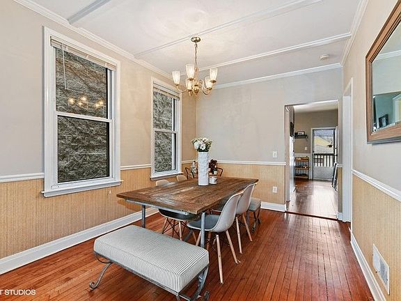 4th image of 1437 W Oakdale Ave APT 1