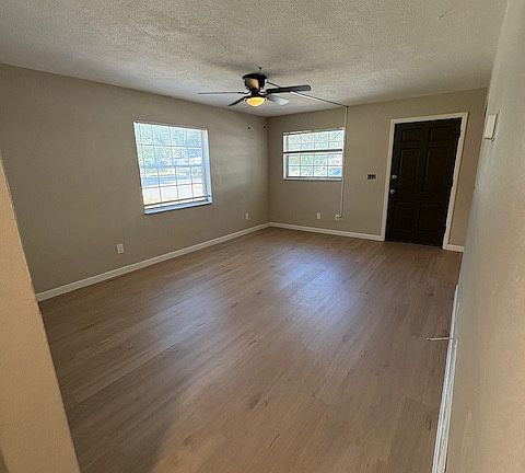 Spacious living room