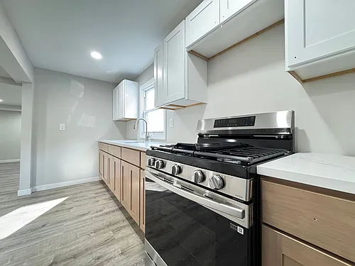 110 W Easton St Photo 1