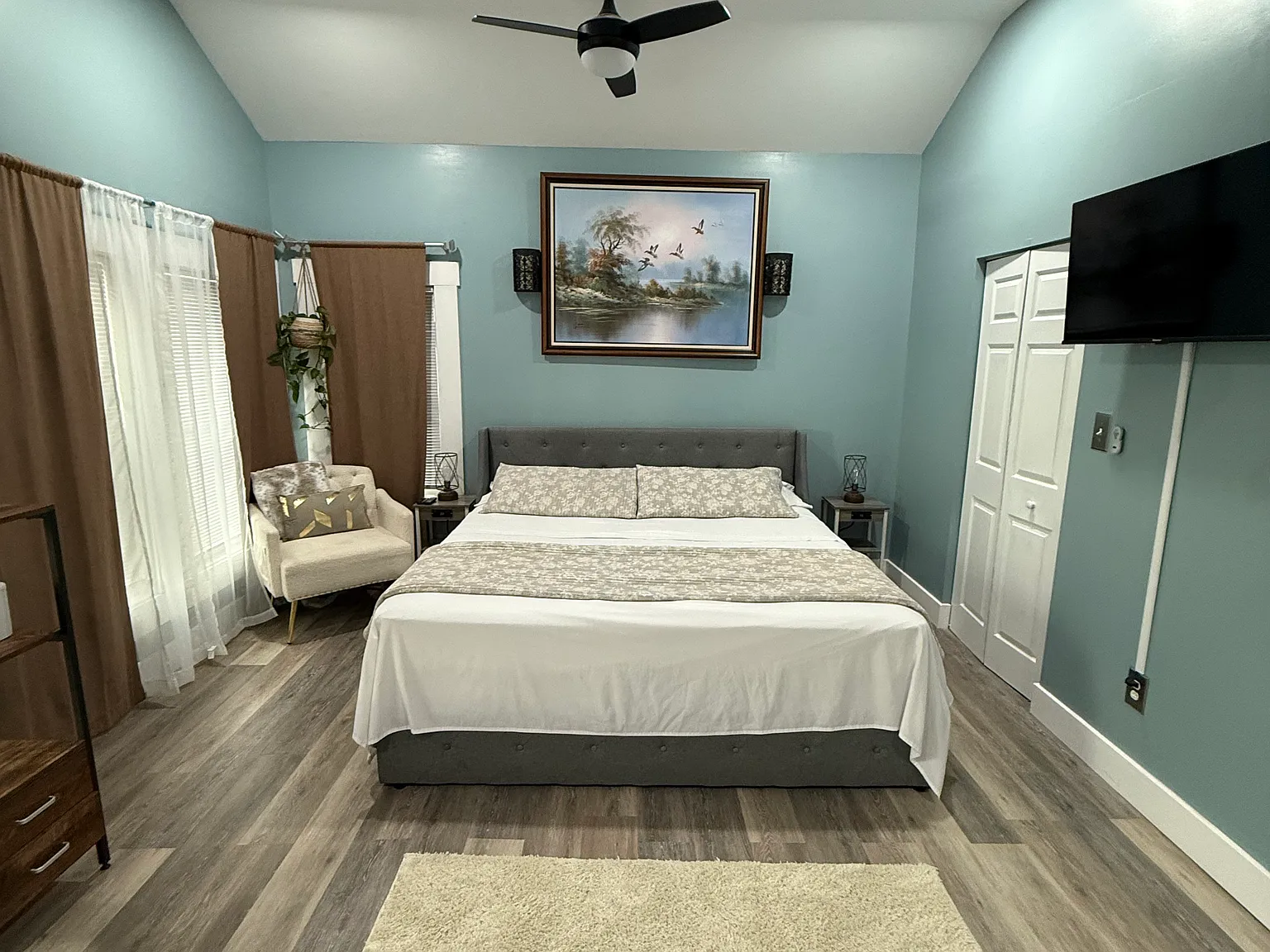 2 bed, 600 sqft, $2,300 — Photo 2