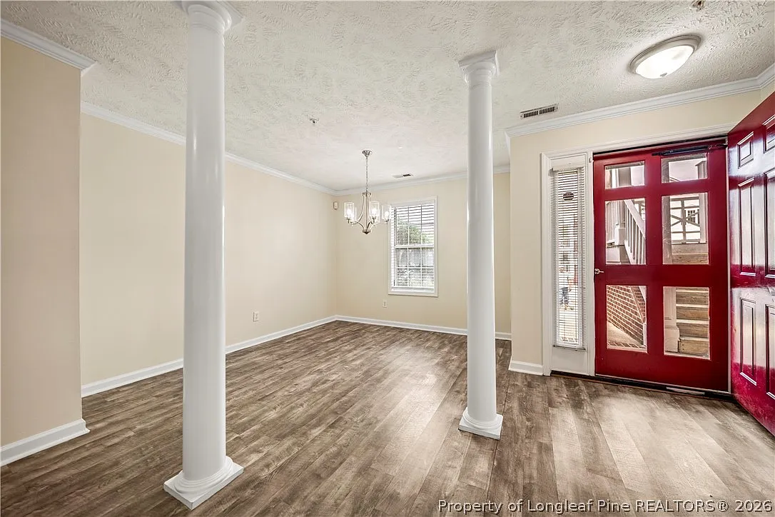 3 bed, 2.0 bath, 1324 sqft, $1,300 — Photo 3