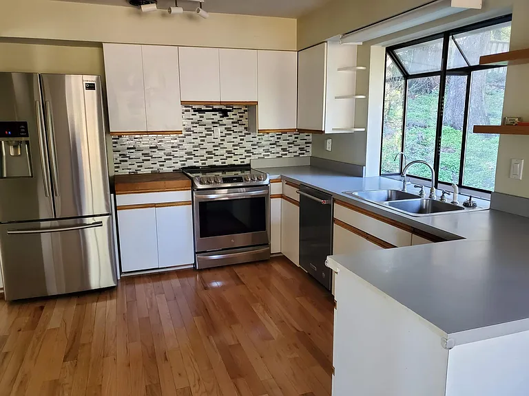 875 SW Cheltenham St — Photo 4