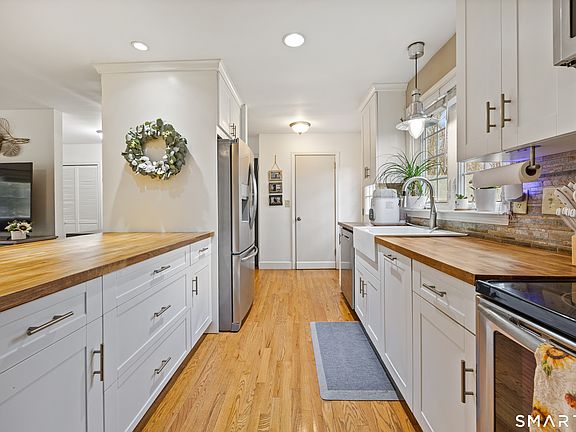 3rd image of 22 Beach Park Road