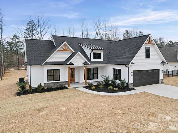 3rd image of 1113 Heather Oak Ln