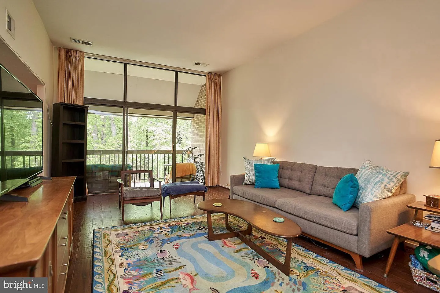 2 bed, 1.0 bath, 1112 sqft, $2,350 — Photo 3