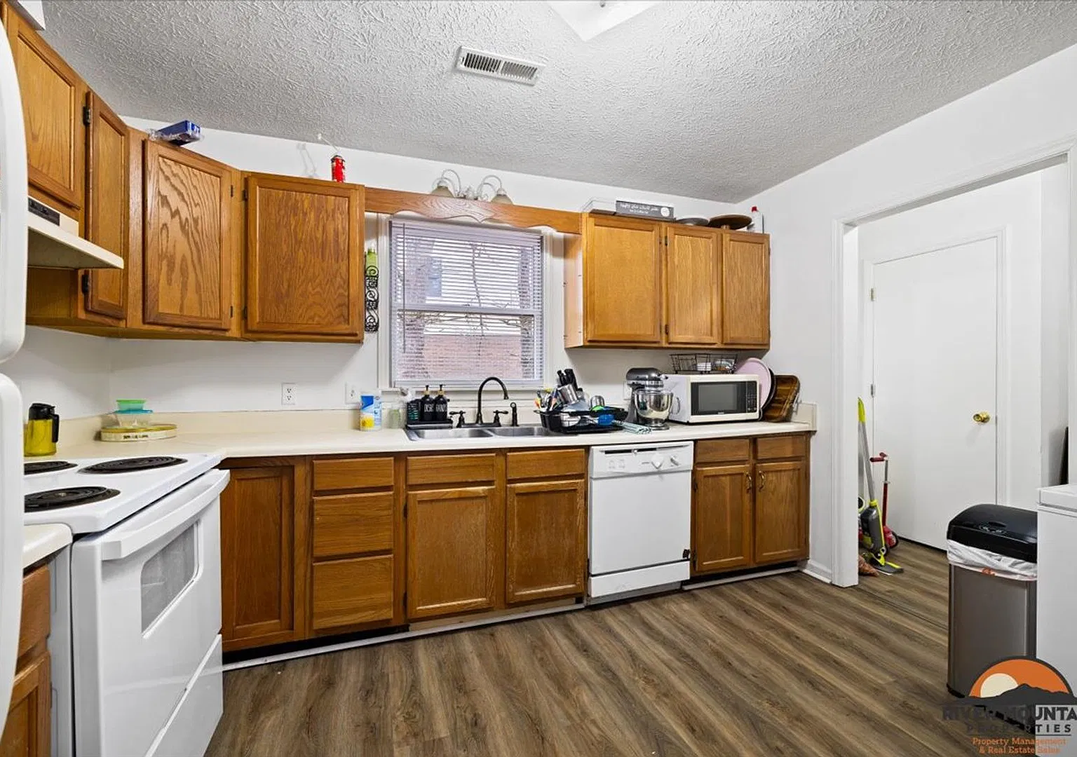 Spacious 3-Bedroom Duplex in Blacksburg — Photo 3