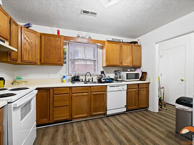 1475 Sandy Cir — Photo 3