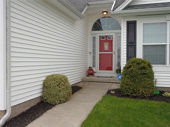 5th image of 19 Berry Grove Ln