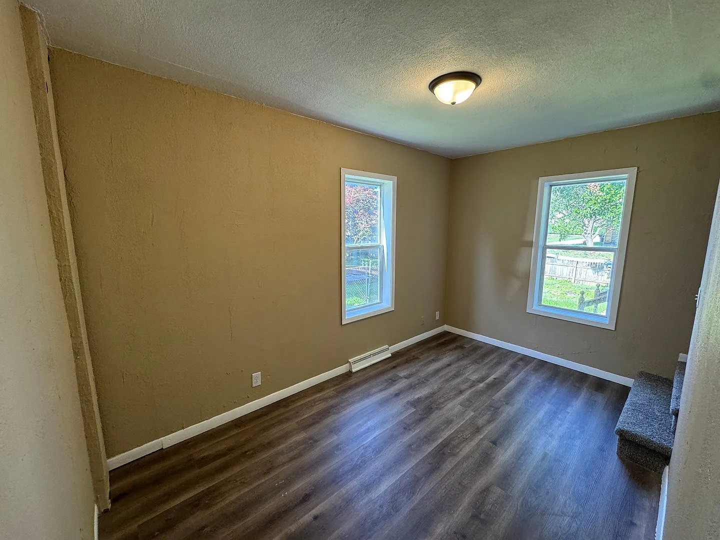 Spacious 4-Bedroom Home in Moline with Central Air & Basement — Photo 3