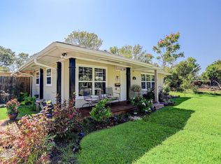 211 Meadowlawn St, Shoreacres, TX 77571