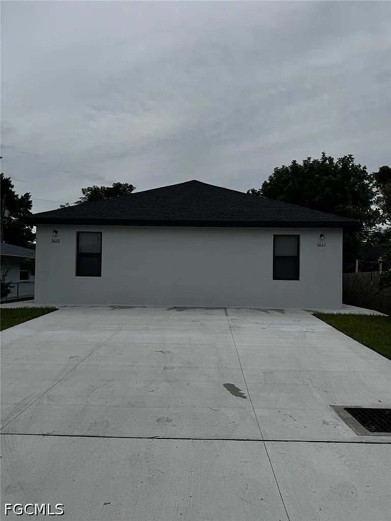 3 bed, 2.0 bath, 1200 sqft, $2,050 — Photo 3