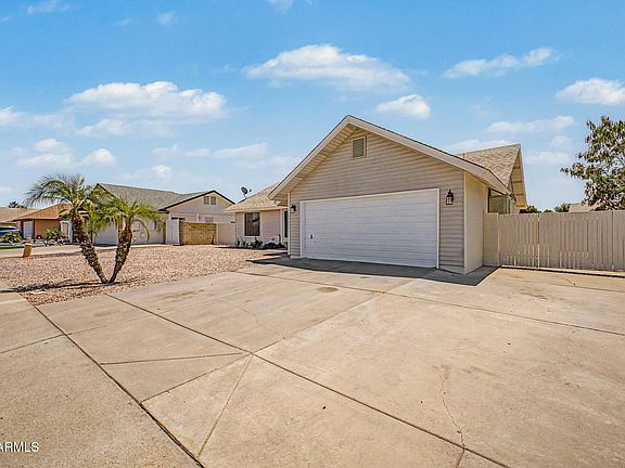 3rd image of 2319 E CAROL Avenue