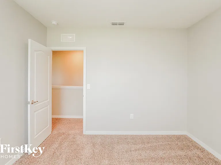 465 Noble Ave — Photo 11