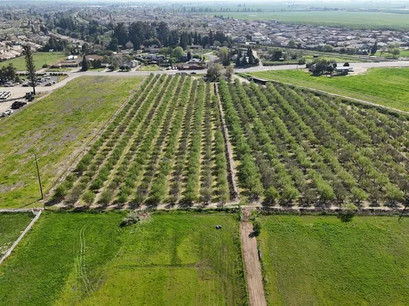7637 Crane Rd, Oakdale, CA 95361