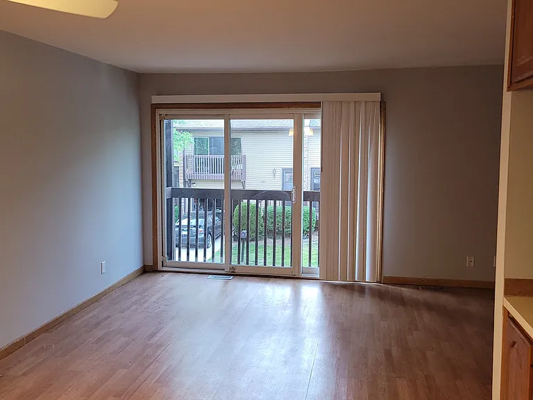 459 Skokie Ln — Photo 7