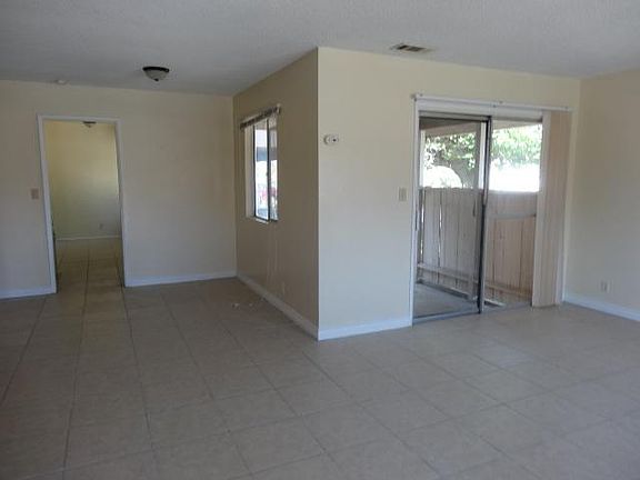 4th image of 256 E 6th St