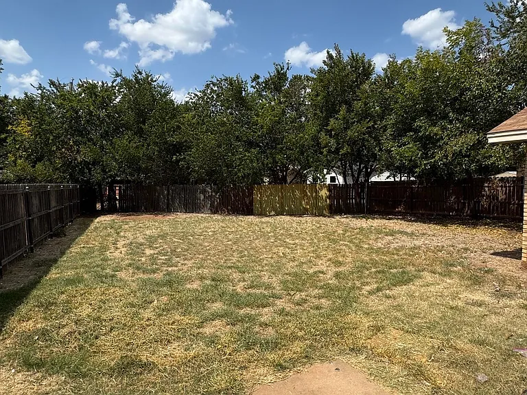 1402 Hunt St — Photo 11