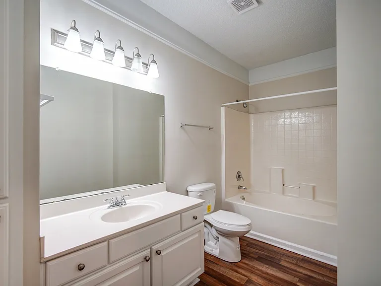 Bristol Park Apartment Homes — Photo 39