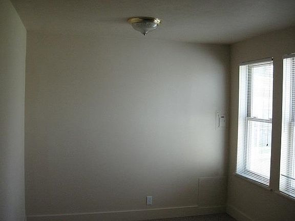 3rd image of 708 W 11th St