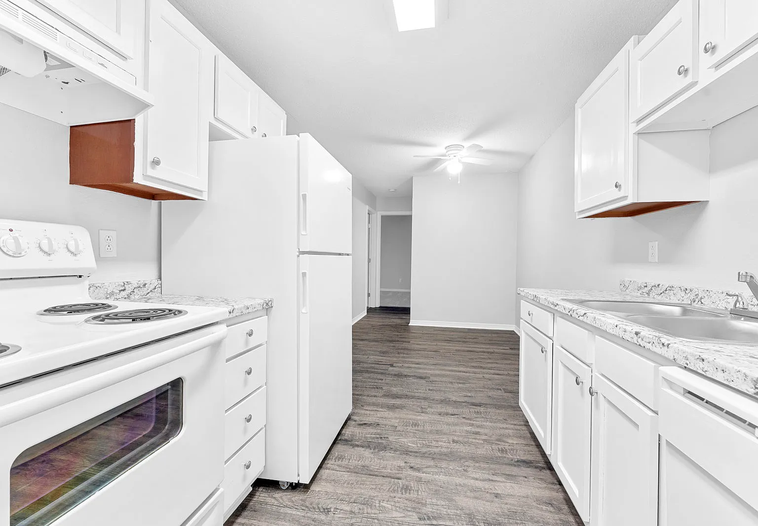 Walnut Woods Apartments — Photo 3