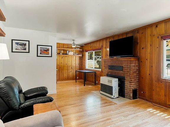 4th image of 4517 Dunsmuir Ave