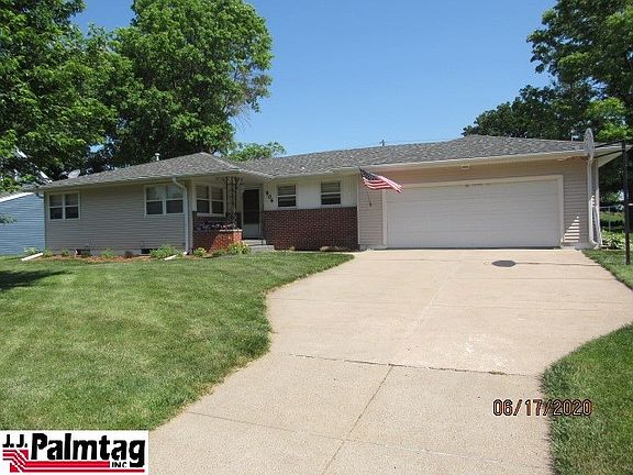 2nd image of 906 13th Ave