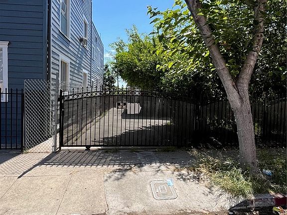 1324 E 21st St, Los Angeles, CA 90011 | MLS #DW23170745 | Zillow