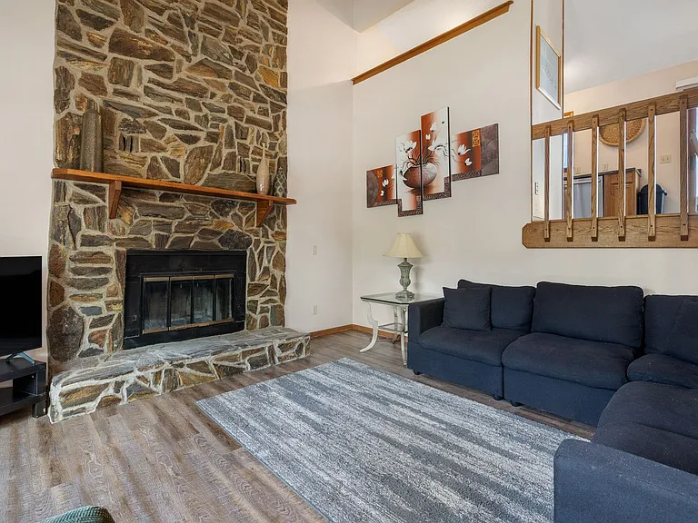 3704 Meadowbrook Dr — Photo 8