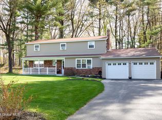 23 Southwood Dr, Ballston Lake, NY 12019