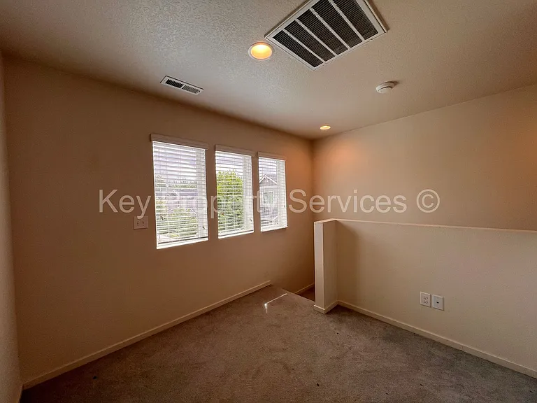5600 NE 129th Pl — Photo 12