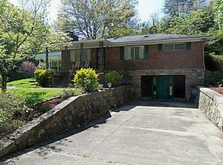 820 Willow Dr, South Charleston, WV 25309