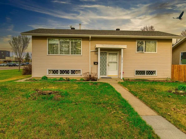 5915 115th St NW, Edmonton, AB T6H 3P6