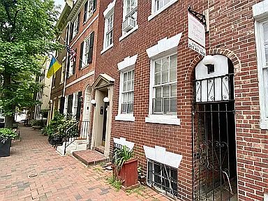 2nd image of 625 Pine St APT 1R