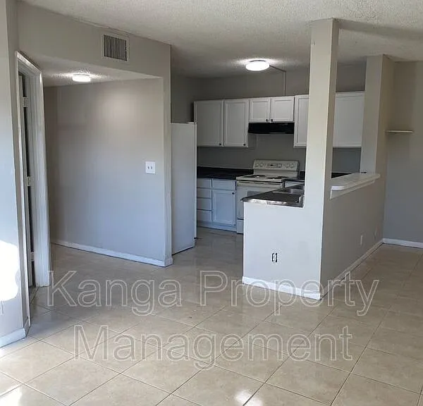 11451 NW 35th St — Photo 3