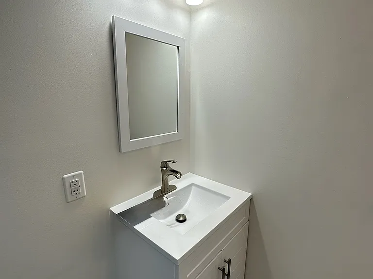 2ND BATHROOM