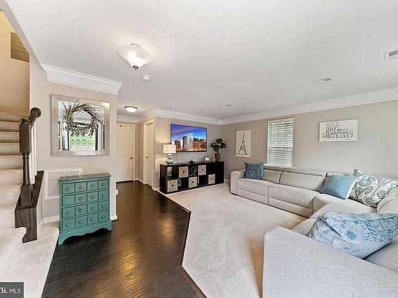 3rd image of 42586 Harlow Meadows Ter