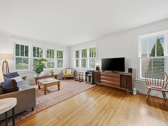 4th image of 4712 Middaugh Ave