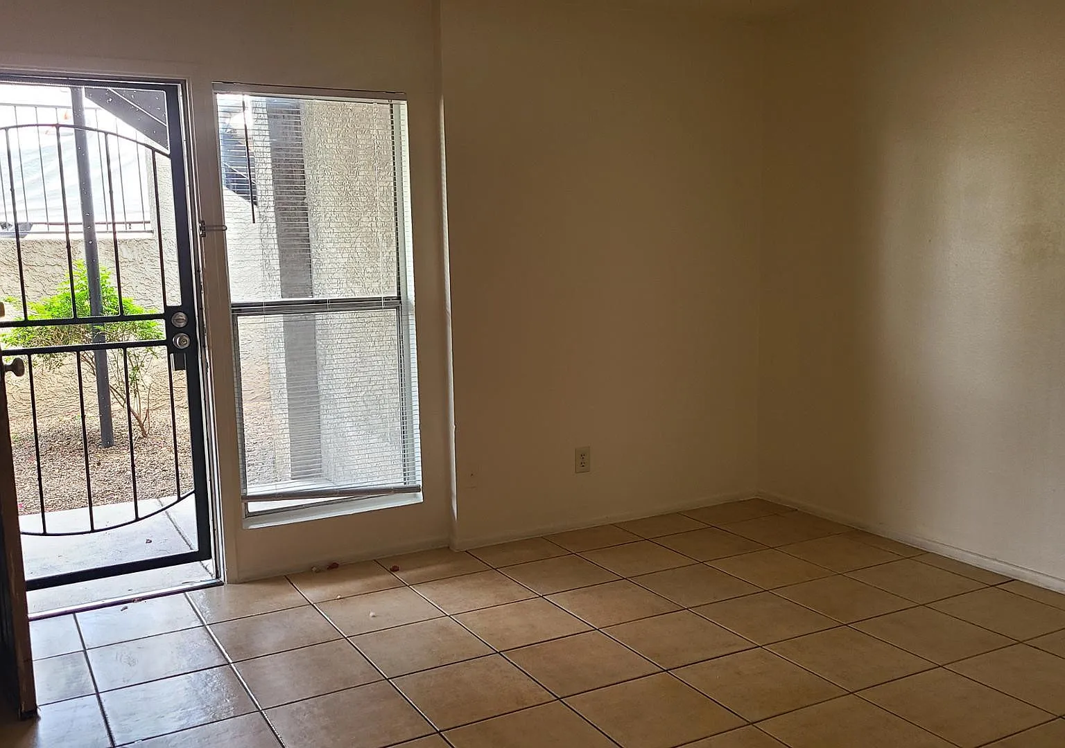 1 bed, 1.0 bath, 5674 sqft, $750 — Photo 4