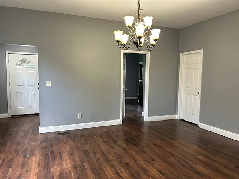 925 Xenia Ave — Photo 6
