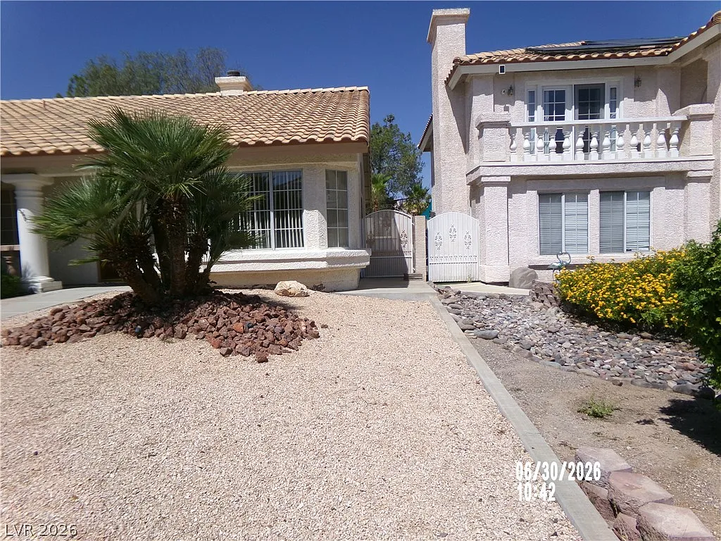 3 bed, 2.0 bath, 1942 sqft, $2,449 — Photo 4