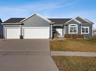 2300 Hallbrook St SW, Cedar Rapids, IA 52404