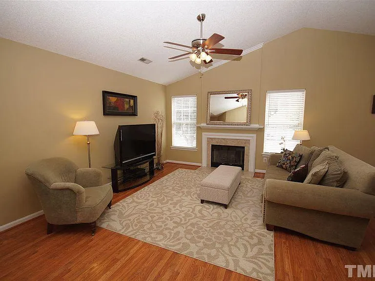6901 Dawnalia Ct — Photo 2
